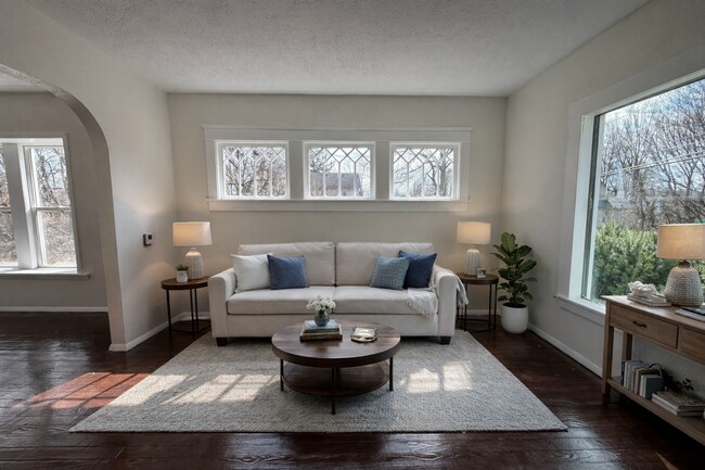 Building Photo - Charming Multi-Level Akron Home with Huge Living Room & Updated Siding