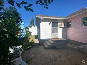 Building Photo - Amazing 1 bedroom ADU right near D.U.