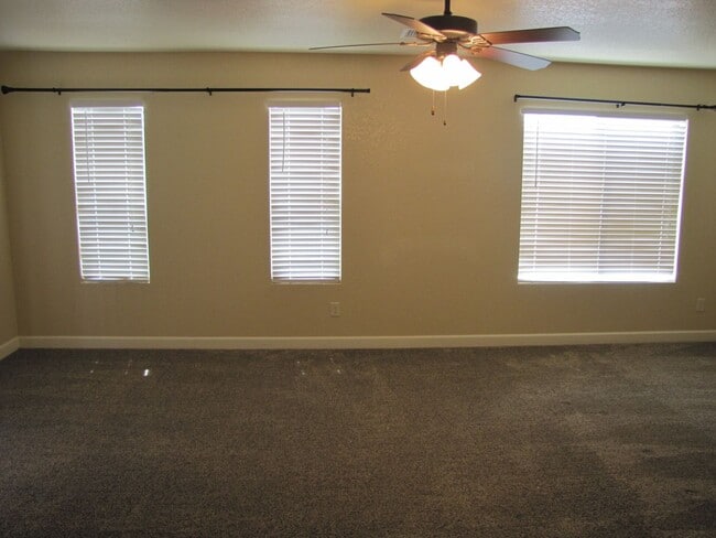 Building Photo - 5BR/2.5BA/3CG, 2808 sq.ft. home in Reflections at Valiente subdivision, Sierra Vista, AZ
