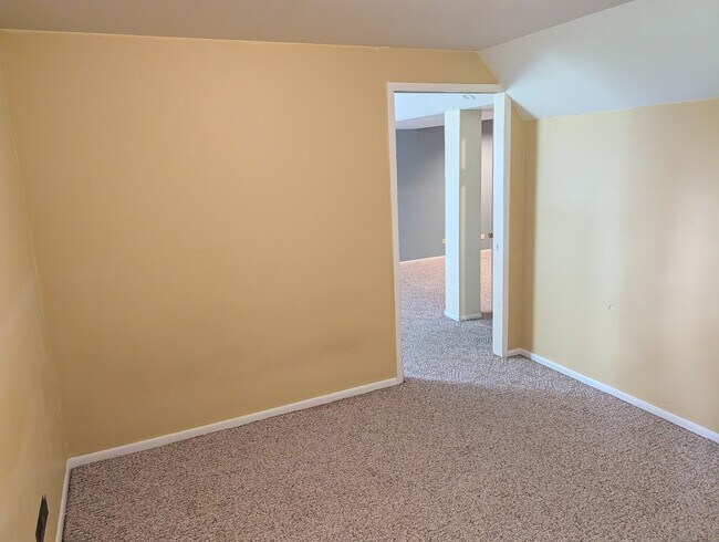 Building Photo - 843 E Princeton Cir