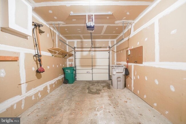 Building Photo - 303 Highland Ridge Ave