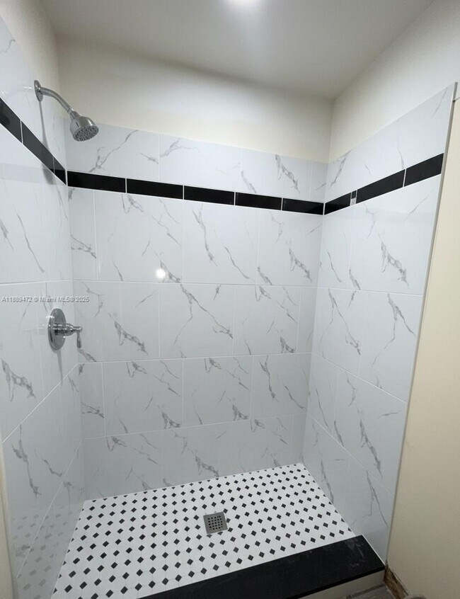 Building Photo - 604 NW 13th St