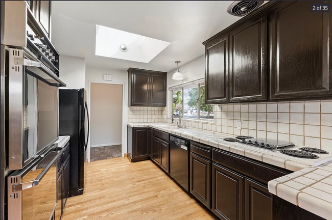 Building Photo - Light and Bright 3 Bedroom/ 2 Bath Home on...