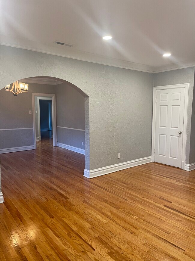 Building Photo - 7372 Tulane Ave