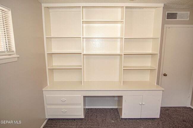 Building Photo - 3530 Hamilton Ave