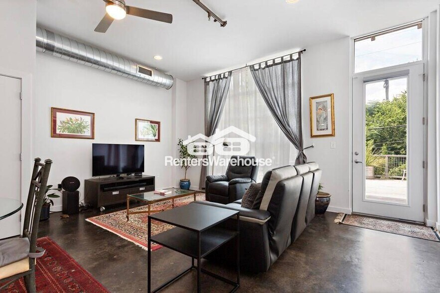 Building Photo - 1601 E Cesar Chavez St