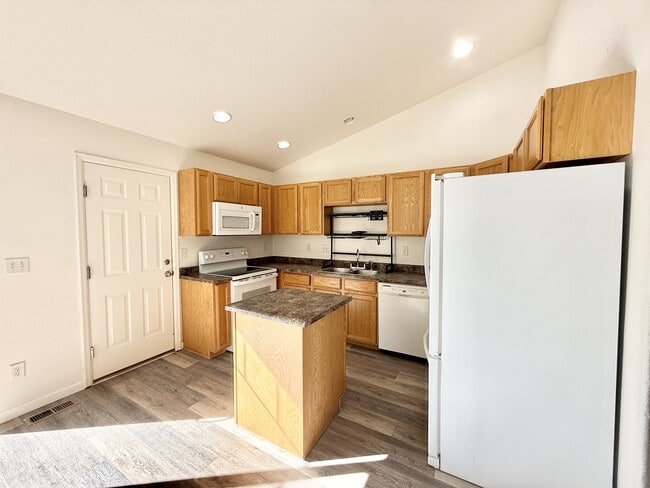 Building Photo - 1952 E 11th St