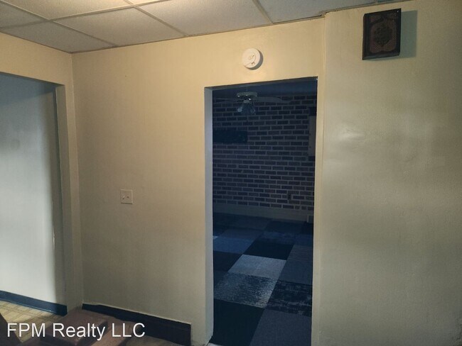 Building Photo - 4 br, 1 bath House - 73 Villa Street 1