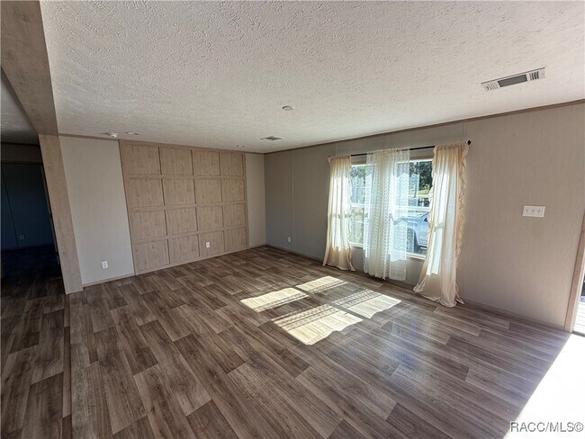 Building Photo - 5469 W Grovepark Rd