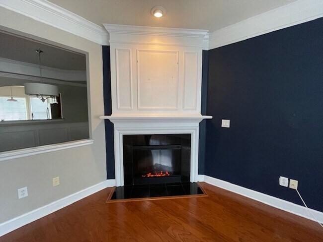 Building Photo - Midtowne