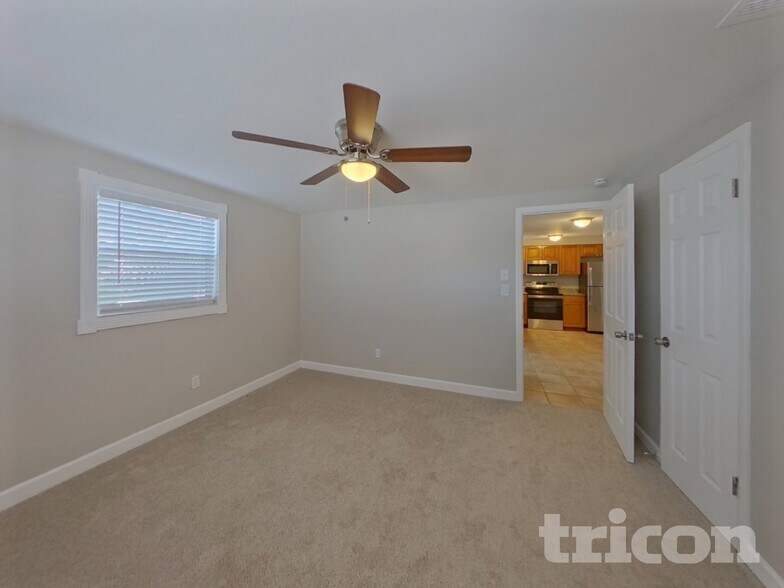 Building Photo - 8589 Lantana Dr