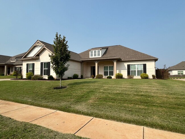 Building Photo - 136 Rosemary Ayers Dr