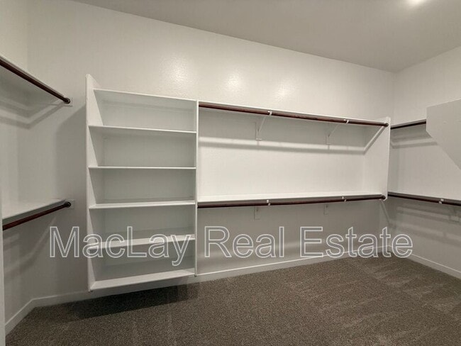 Building Photo - 2996 E Birdsong Ave