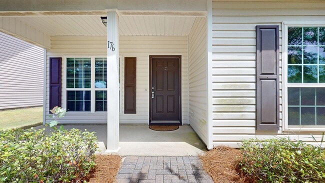 Building Photo - We are offering a November move-in special...