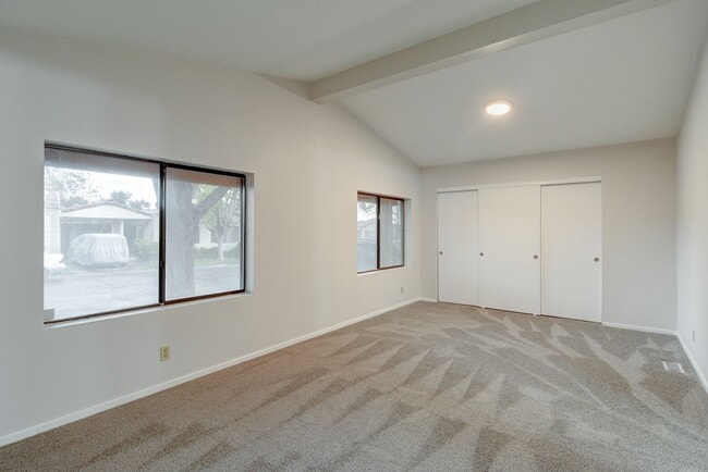 Building Photo - 5620 Hobble Creek Dr