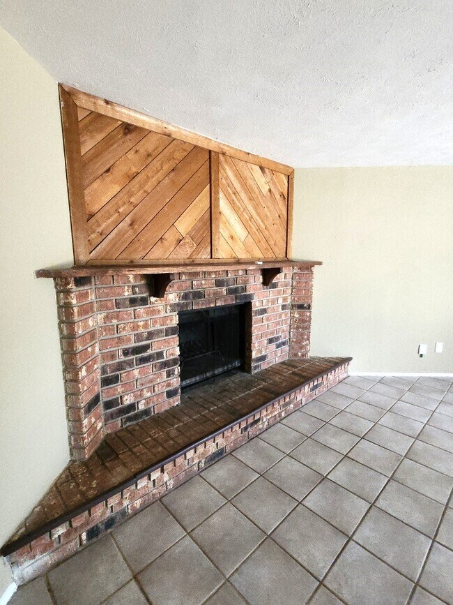 Building Photo - 24310 Rockin 7 Dr