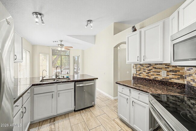 Building Photo - 558 W Bluefield Ave