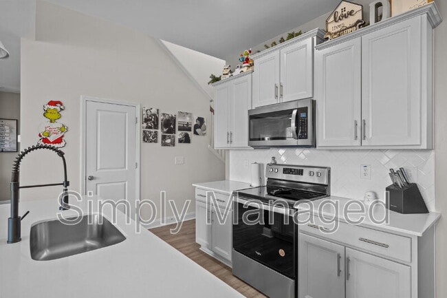 Building Photo - 124 Rocking Horse Ln