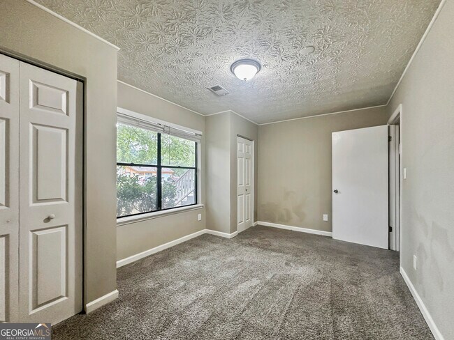 Building Photo - 323 Park Ridge Ct