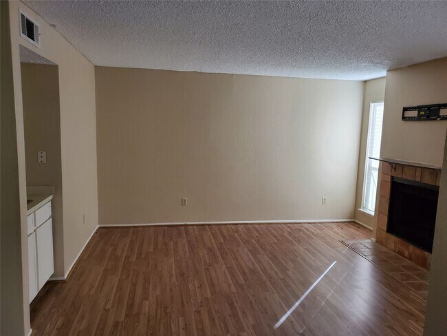 Building Photo - 6701 Sands Point Dr