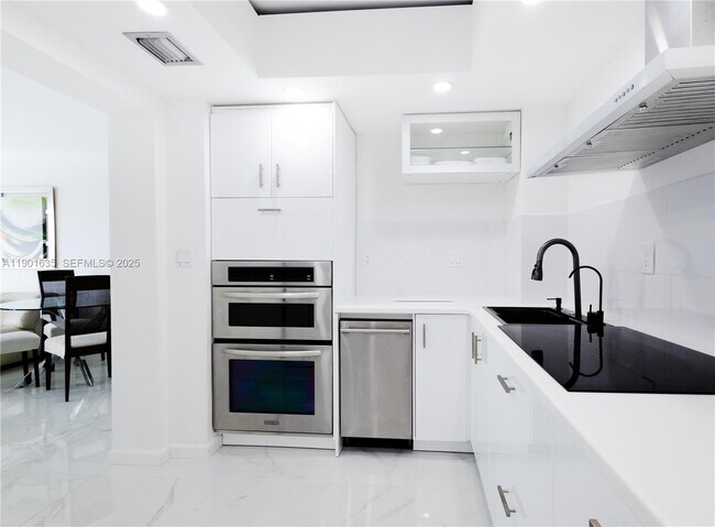 Building Photo - 4010 Galt Ocean Dr