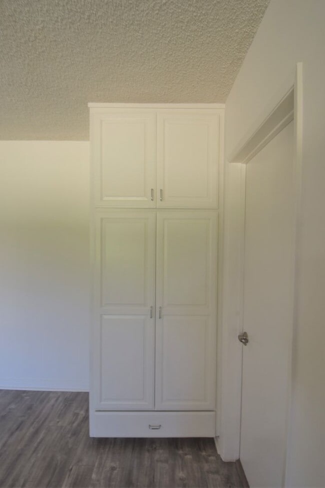 Building Photo - 11204