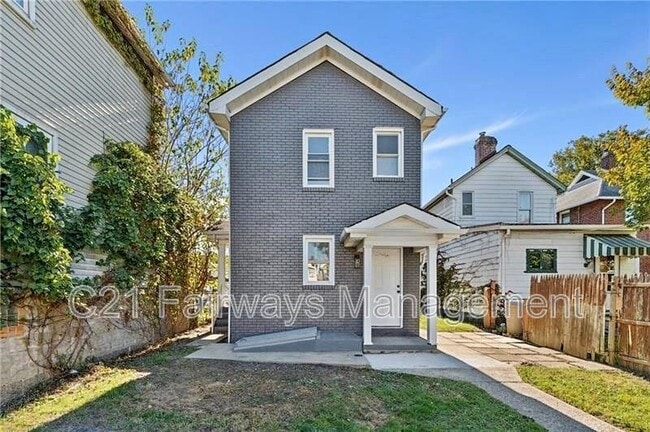 Building Photo - 233 E 19th Ave