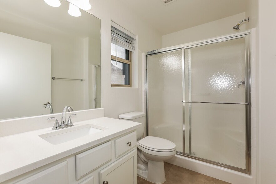 Building Photo - 2541 S De Soto Rd