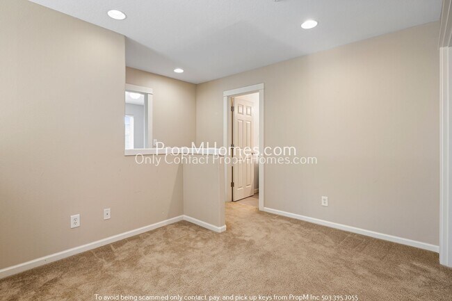 Building Photo - Four Bedroom Home in Progress Ridge - Corn...