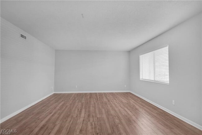 Building Photo - 4617 Bayshore Dr