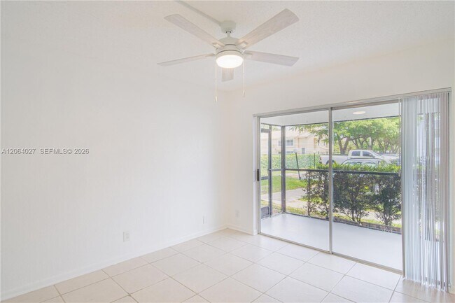 Building Photo - 2830 Riverside Dr