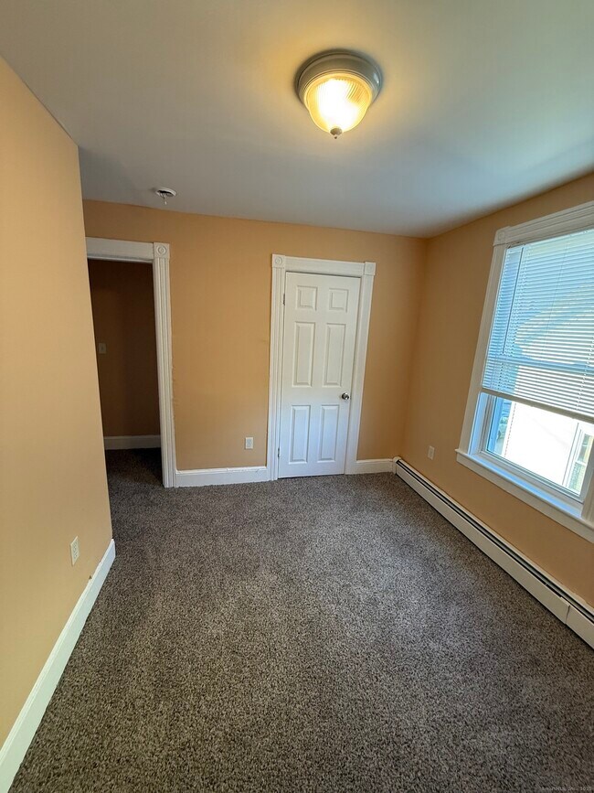 Building Photo - 10 Wilford Ct