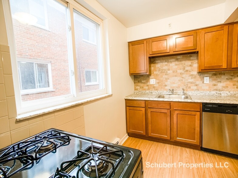 Kitchen #11 - 3154 Schubert Ave