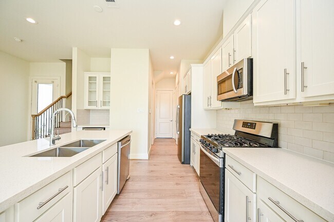 Building Photo - 1106 Fuschia Rd