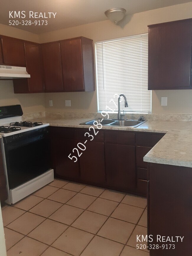 Building Photo - 7271 E Bellingham Dr