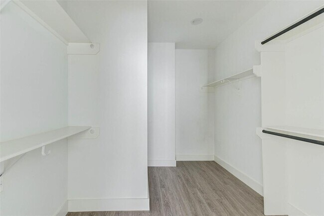 Building Photo - 2527 Judiway St