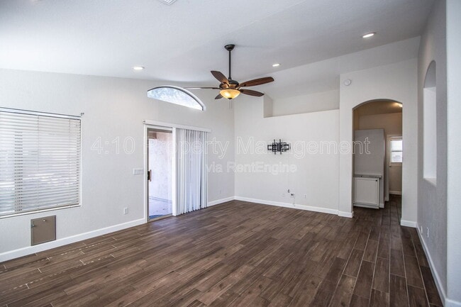 Building Photo - 407 W Colt Rd