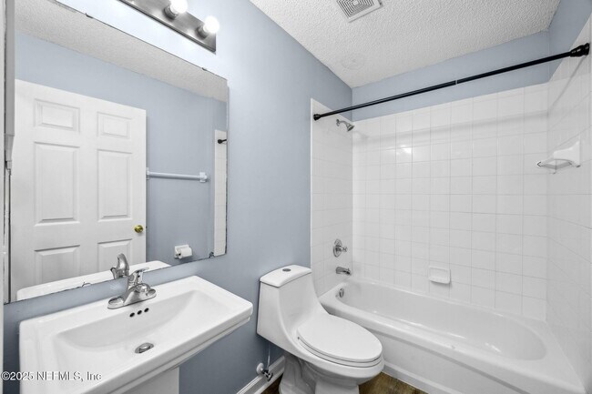 Building Photo - 8047 Beaver Creek Dr