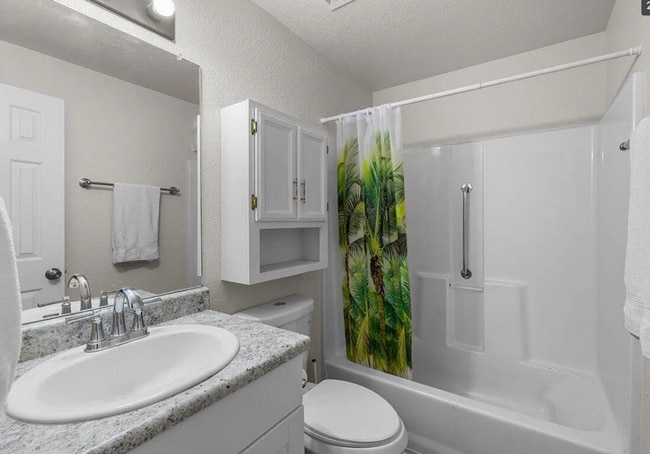 Building Photo - 3BED2BATH - NEWLY REMODELED, 2CAR GARAGE, LARGE FENCED YARD, WASHER/DRYER