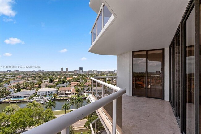 Building Photo - 3610 Yacht Club Dr