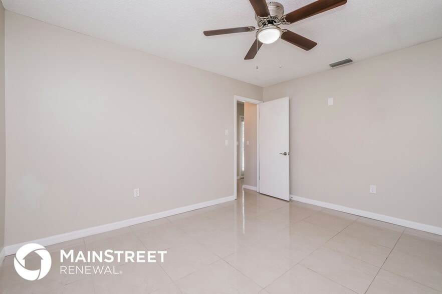 Building Photo - 9126 Lometa Ln