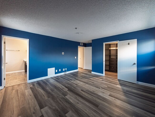 Building Photo - Stylish Condo in the Heart of Downtown Pasadena