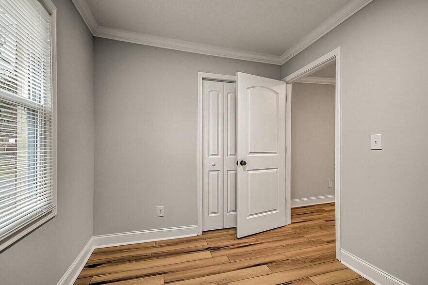 Building Photo - 1104 Old Boones Creek Rd