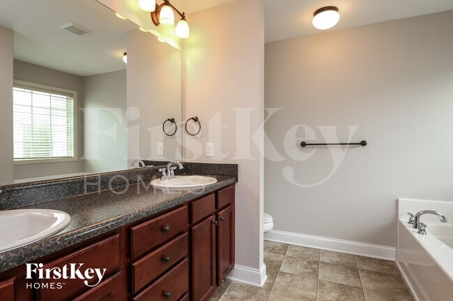 Building Photo - 6310 Spring Cove Dr