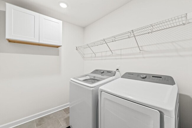 Building Photo - Beautiful 4 bedroom home in Belmont!