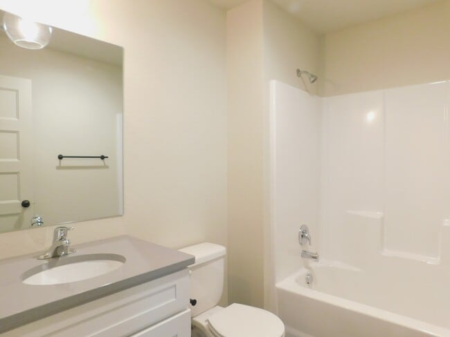 Building Photo - 785 Lake Francis Dr