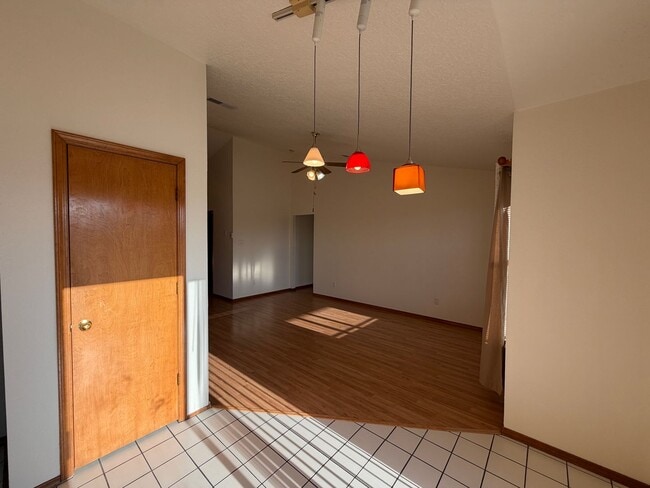 Building Photo - 3 Bedroom Single Story Home Available Near Unser Blvd NW & Ladera Dr NW!