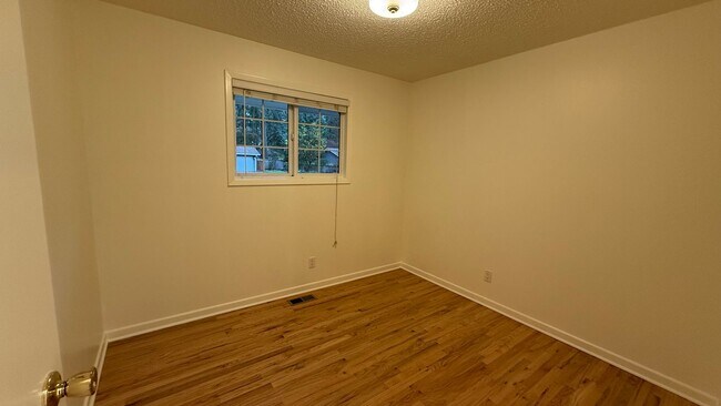 Building Photo - Stunning Forest Retreat in Lake Oswego 3 beds 2 baths + Den; Video!