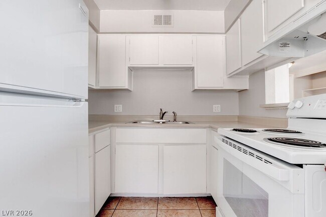 Building Photo - 1810 Bartoli Dr