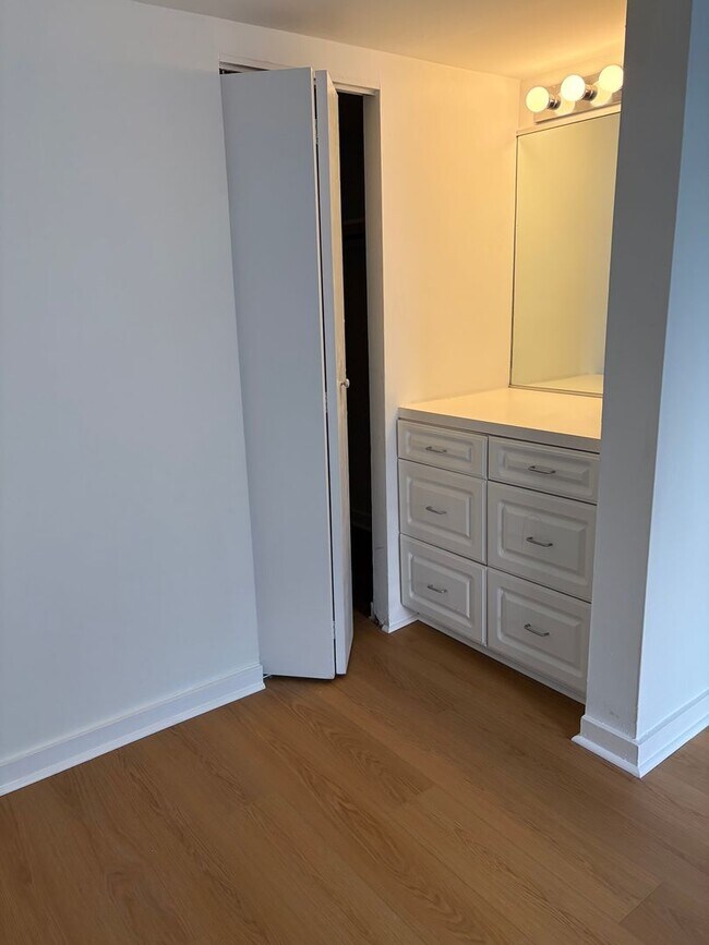 Building Photo - Welcome to Urban Elegance in the Heart of Historic Old City, Philadelphia